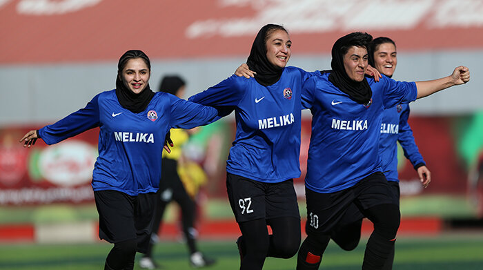 Persepolis 1 v 2 Fara Isatis Karan