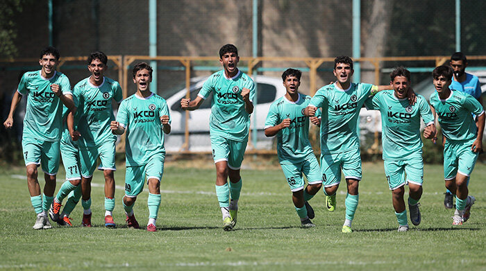 ایرانیان مهر باباخانی ۰ - ۱ پیکان