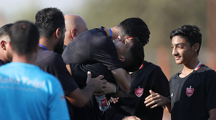 اهورا پارسه نوین ۰ - ۳ پرسپولیس