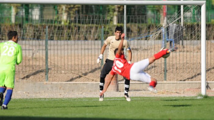 Naft Tehran 0 - 0 Sorkhpooshan
