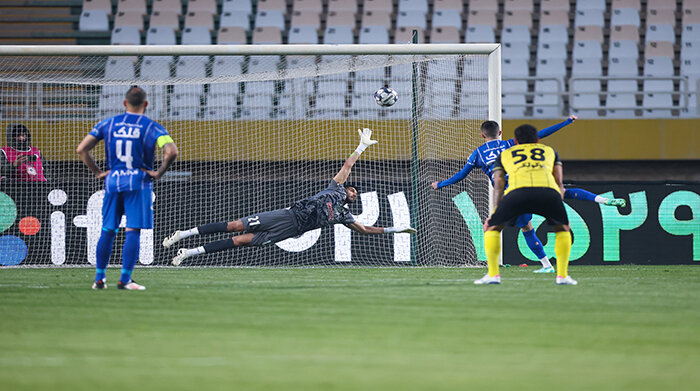 سپاهان ۱ - ۲ استقلال