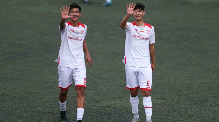 Kia 6 v 2 Piroozan Takin Iranian