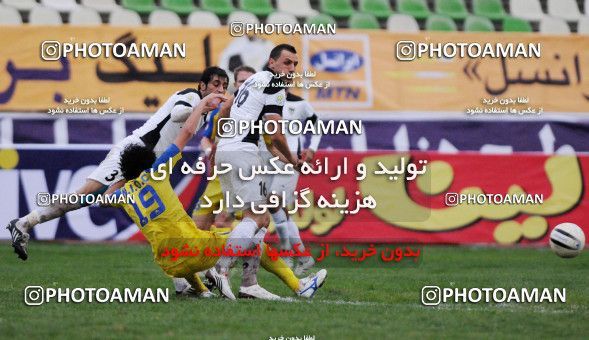 1045595, Tehran, Iran, لیگ برتر فوتبال ایران، Persian Gulf Cup، Week 12، First Leg، Naft Tehran 2 v 1 Shahin Boushehr on 2011/10/29 at Shahid Dastgerdi Stadium