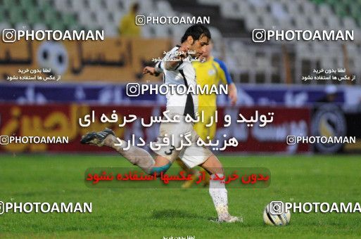 1045629, Tehran, Iran, لیگ برتر فوتبال ایران، Persian Gulf Cup، Week 12، First Leg، Naft Tehran 2 v 1 Shahin Boushehr on 2011/10/29 at Shahid Dastgerdi Stadium