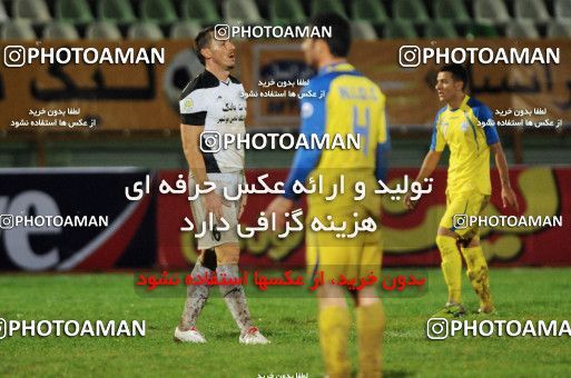 1045653, Tehran, Iran, لیگ برتر فوتبال ایران، Persian Gulf Cup، Week 12، First Leg، Naft Tehran 2 v 1 Shahin Boushehr on 2011/10/29 at Shahid Dastgerdi Stadium