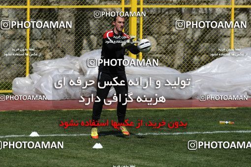 1056635, جلسه تمرینی تیم فوتبال پرسپولیس, 1390/12/19, , تهران, ورزشگاه شهید درفشی فر