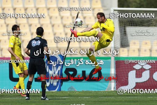 1085319, Tehran, [*parameter:4*], لیگ برتر فوتبال ایران، Persian Gulf Cup، Week 26، Second Leg، Naft Tehran 1 v 2 Esteghlal on 2018/03/29 at Takhti Stadium