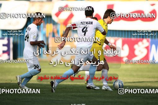 1076157, Qazvin, [*parameter:4*], لیگ برتر فوتبال ایران، Persian Gulf Cup، Week 8، First Leg، Paykan 1 v 3 Naft Tehran on 2010/09/10 at Shahid Rajai Stadium
