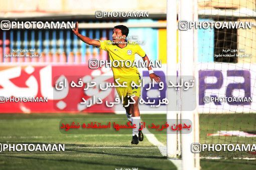 1076145, Qazvin, [*parameter:4*], لیگ برتر فوتبال ایران، Persian Gulf Cup، Week 8، First Leg، Paykan 1 v 3 Naft Tehran on 2010/09/10 at Shahid Rajai Stadium
