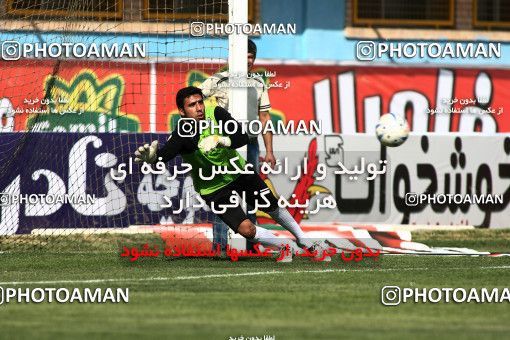 1076291, Qazvin, [*parameter:4*], لیگ برتر فوتبال ایران، Persian Gulf Cup، Week 8، First Leg، Paykan 1 v 3 Naft Tehran on 2010/09/10 at Shahid Rajai Stadium