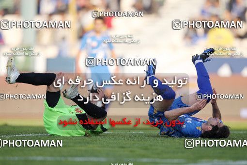 1162231, Tehran, [*parameter:4*], لیگ برتر فوتبال ایران، Persian Gulf Cup، Week 17، First Leg، Esteghlal 3 v 2 Pas on 2010/12/03 at Azadi Stadium
