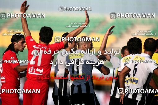 1097974, Qom, Iran, لیگ برتر فوتبال ایران، Persian Gulf Cup، Week 15، First Leg، Saba Qom 0 v 0 Tractor Sazi on 2010/11/11 at Yadegar-e Emam Stadium Qom