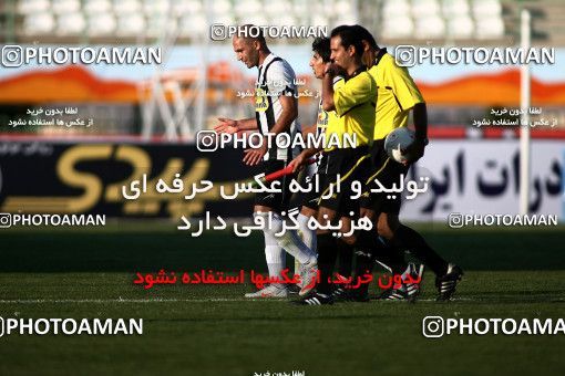 1097981, Qom, Iran, لیگ برتر فوتبال ایران، Persian Gulf Cup، Week 15، First Leg، Saba Qom 0 v 0 Tractor Sazi on 2010/11/11 at Yadegar-e Emam Stadium Qom