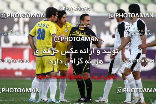 1099019, لیگ برتر فوتبال ایران، Persian Gulf Cup، Week 15، First Leg، 2010/11/12، Tehran، Shahid Dastgerdi Stadium، Naft Tehran 1 - 0 Rah Ahan
