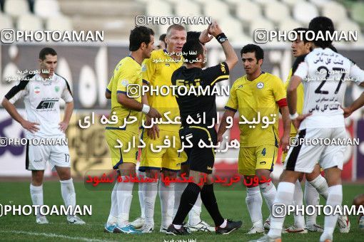 1099006, لیگ برتر فوتبال ایران، Persian Gulf Cup، Week 15، First Leg، 2010/11/12، Tehran، Shahid Dastgerdi Stadium، Naft Tehran 1 - 0 Rah Ahan