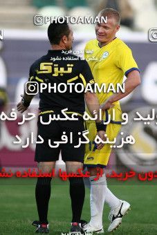 1098964, لیگ برتر فوتبال ایران، Persian Gulf Cup، Week 15، First Leg، 2010/11/12، Tehran، Shahid Dastgerdi Stadium، Naft Tehran 1 - 0 Rah Ahan