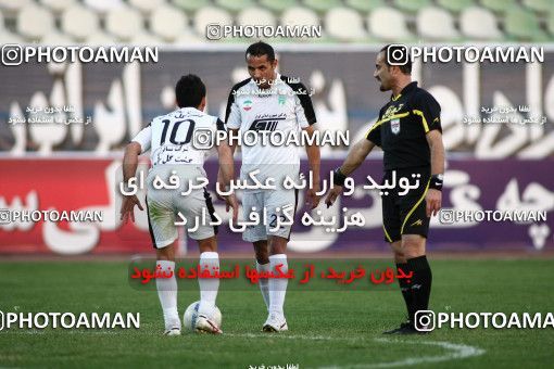 1099120, لیگ برتر فوتبال ایران، Persian Gulf Cup، Week 15، First Leg، 2010/11/12، Tehran، Shahid Dastgerdi Stadium، Naft Tehran 1 - 0 Rah Ahan