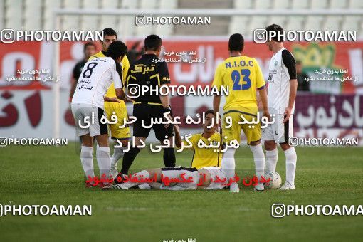 1099060, لیگ برتر فوتبال ایران، Persian Gulf Cup، Week 15، First Leg، 2010/11/12، Tehran، Shahid Dastgerdi Stadium، Naft Tehran 1 - 0 Rah Ahan