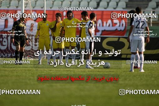 1099101, لیگ برتر فوتبال ایران، Persian Gulf Cup، Week 15، First Leg، 2010/11/12، Tehran، Shahid Dastgerdi Stadium، Naft Tehran 1 - 0 Rah Ahan