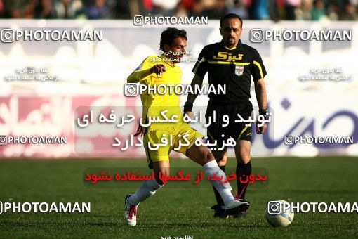 1098936, لیگ برتر فوتبال ایران، Persian Gulf Cup، Week 15، First Leg، 2010/11/12، Tehran، Shahid Dastgerdi Stadium، Naft Tehran 1 - 0 Rah Ahan