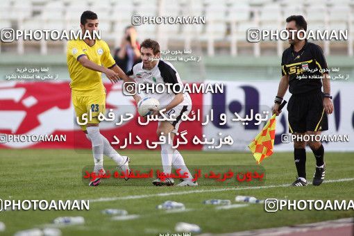 1099023, Tehran, [*parameter:4*], لیگ برتر فوتبال ایران، Persian Gulf Cup، Week 15، First Leg، Naft Tehran 1 v 0 Rah Ahan on 2010/11/12 at Shahid Dastgerdi Stadium