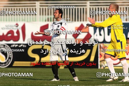 1109021, Tehran, [*parameter:4*], لیگ برتر فوتبال ایران، Persian Gulf Cup، Week 17، First Leg، Naft Tehran 2 v 2 Shahin Boushehr on 2010/12/04 at Takhti Stadium