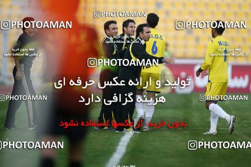 1108959, لیگ برتر فوتبال ایران، Persian Gulf Cup، Week 17، First Leg، 2010/12/04، Tehran، Takhti Stadium، Naft Tehran 2 - 2 Shahin Boushehr