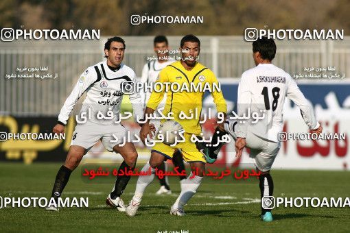 1109052, Tehran, [*parameter:4*], لیگ برتر فوتبال ایران، Persian Gulf Cup، Week 17، First Leg، Naft Tehran 2 v 2 Shahin Boushehr on 2010/12/04 at Takhti Stadium