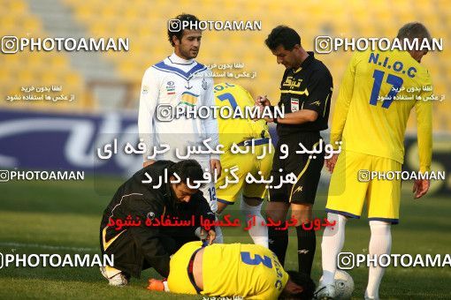 1109786, لیگ برتر فوتبال ایران، Persian Gulf Cup، Week 18، Second Leg، 2010/12/09، Tehran، ، Naft Tehran 0 - 0 Malvan Bandar Anzali