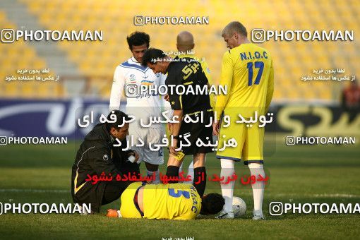 1109801, لیگ برتر فوتبال ایران، Persian Gulf Cup، Week 18، Second Leg، 2010/12/09، Tehran، ، Naft Tehran 0 - 0 Malvan Bandar Anzali