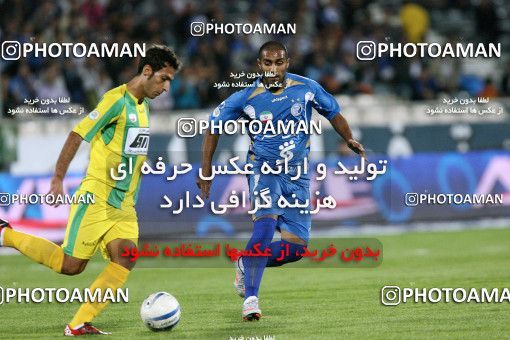 1153950, Tehran, [*parameter:4*], لیگ برتر فوتبال ایران، Persian Gulf Cup، Week 13، First Leg، Esteghlal 1 v 0 Rah Ahan on 2010/10/29 at Azadi Stadium