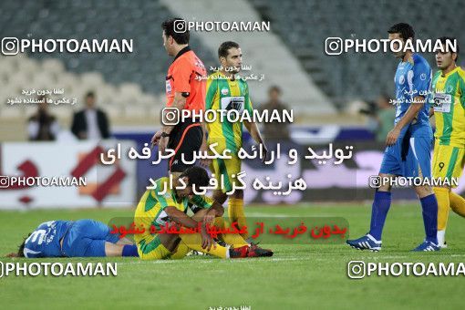 1154209, لیگ برتر فوتبال ایران، Persian Gulf Cup، Week 13، First Leg، 2010/10/29، Tehran، Azadi Stadium، Esteghlal 1 - 0 Rah Ahan