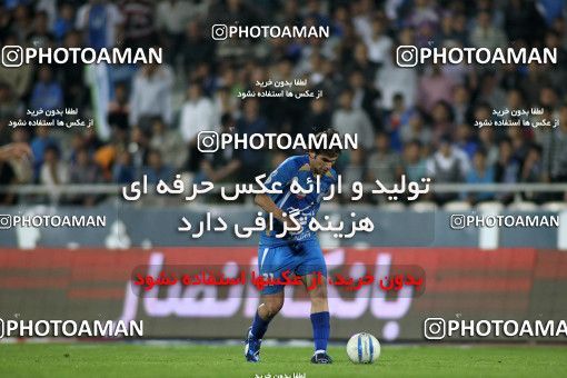 1154013, لیگ برتر فوتبال ایران، Persian Gulf Cup، Week 13، First Leg، 2010/10/29، Tehran، Azadi Stadium، Esteghlal 1 - 0 Rah Ahan