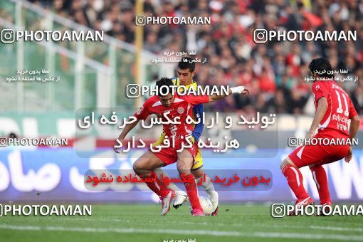 1157084, Tehran, [*parameter:4*], لیگ برتر فوتبال ایران، Persian Gulf Cup، Week 14، First Leg، Persepolis 3 v 1 Naft Tehran on 2010/11/05 at Azadi Stadium