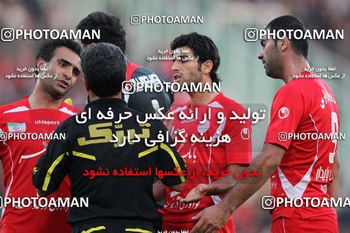 1156976, Tehran, [*parameter:4*], لیگ برتر فوتبال ایران، Persian Gulf Cup، Week 14، First Leg، Persepolis 3 v 1 Naft Tehran on 2010/11/05 at Azadi Stadium
