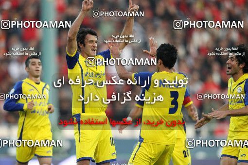1157233, Tehran, [*parameter:4*], لیگ برتر فوتبال ایران، Persian Gulf Cup، Week 14، First Leg، Persepolis 3 v 1 Naft Tehran on 2010/11/05 at Azadi Stadium