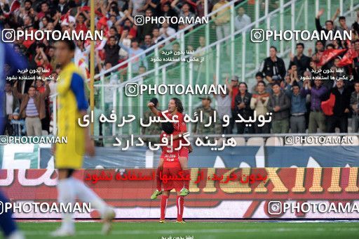 1156430, Tehran, [*parameter:4*], لیگ برتر فوتبال ایران، Persian Gulf Cup، Week 14، First Leg، Persepolis 3 v 1 Naft Tehran on 2010/11/05 at Azadi Stadium