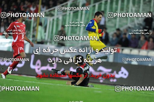 1156462, Tehran, [*parameter:4*], لیگ برتر فوتبال ایران، Persian Gulf Cup، Week 14، First Leg، Persepolis 3 v 1 Naft Tehran on 2010/11/05 at Azadi Stadium