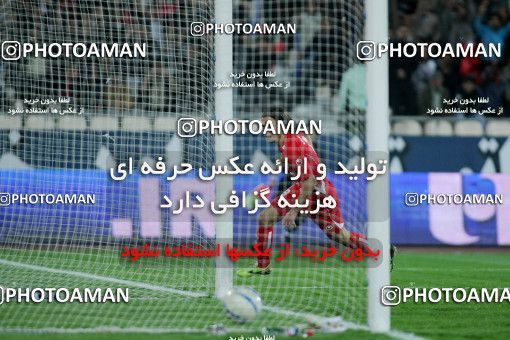 1156334, Tehran, [*parameter:4*], لیگ برتر فوتبال ایران، Persian Gulf Cup، Week 14، First Leg، Persepolis 3 v 1 Naft Tehran on 2010/11/05 at Azadi Stadium