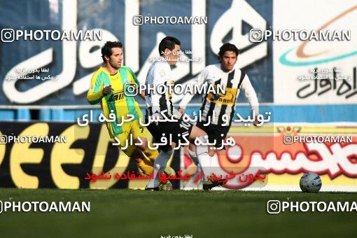 1172023, Tehran, Iran, لیگ برتر فوتبال ایران، Persian Gulf Cup، Week 21، Second Leg، Rah Ahan 0 v 2 Saba Qom on 2011/02/05 at Ekbatan Stadium