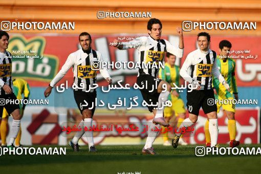 1171939, Tehran, Iran, لیگ برتر فوتبال ایران، Persian Gulf Cup، Week 21، Second Leg، Rah Ahan 0 v 2 Saba Qom on 2011/02/05 at Ekbatan Stadium
