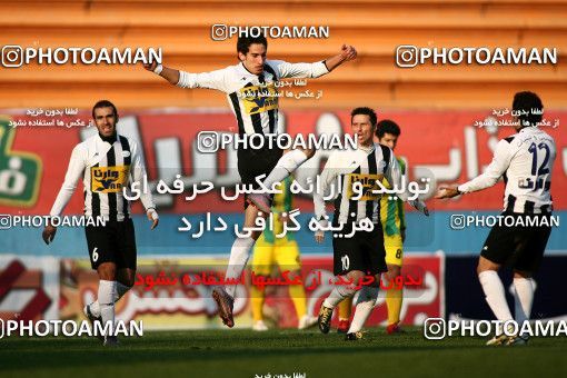 1171937, Tehran, Iran, لیگ برتر فوتبال ایران، Persian Gulf Cup، Week 21، Second Leg، Rah Ahan 0 v 2 Saba Qom on 2011/02/05 at Ekbatan Stadium