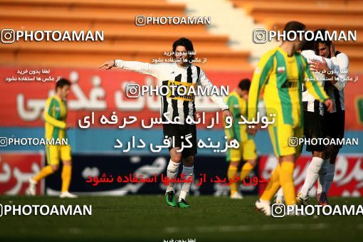 1172015, Tehran, Iran, لیگ برتر فوتبال ایران، Persian Gulf Cup، Week 21، Second Leg، Rah Ahan 0 v 2 Saba Qom on 2011/02/05 at Ekbatan Stadium