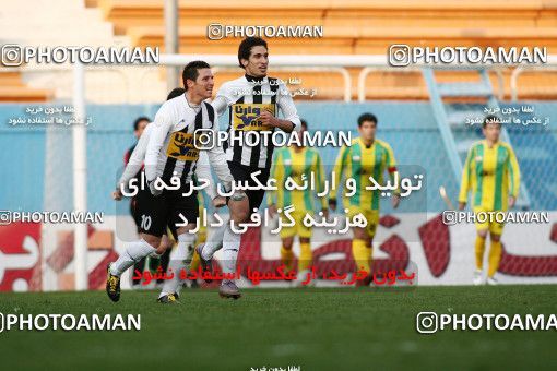 1172118, Tehran, Iran, لیگ برتر فوتبال ایران، Persian Gulf Cup، Week 21، Second Leg، Rah Ahan 0 v 2 Saba Qom on 2011/02/05 at Ekbatan Stadium