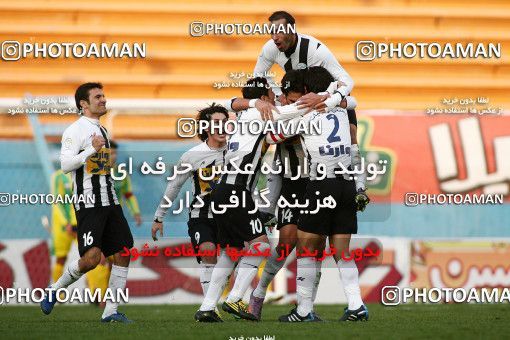 1171924, Tehran, Iran, لیگ برتر فوتبال ایران، Persian Gulf Cup، Week 21، Second Leg، Rah Ahan 0 v 2 Saba Qom on 2011/02/05 at Ekbatan Stadium