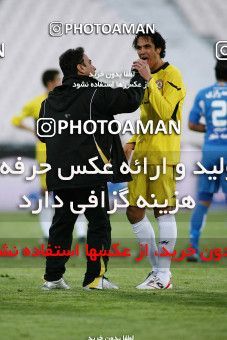 1174737, لیگ برتر فوتبال ایران، Persian Gulf Cup، Week 23، Second Leg، 2011/02/18، Tehran، Azadi Stadium، Esteghlal 3 - ۱ Naft Tehran
