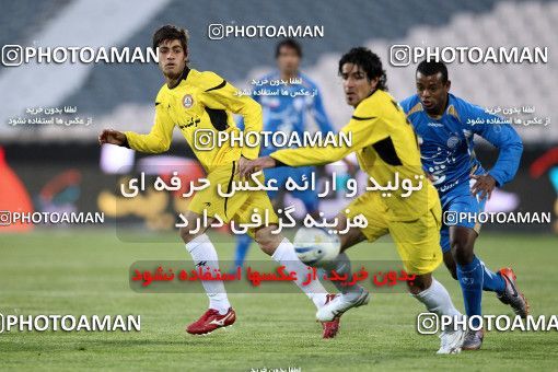 1175061, Tehran, [*parameter:4*], لیگ برتر فوتبال ایران، Persian Gulf Cup، Week 23، Second Leg، Esteghlal 3 v 1 Naft Tehran on 2011/02/18 at Azadi Stadium