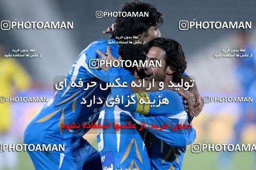 1175028, Tehran, [*parameter:4*], لیگ برتر فوتبال ایران، Persian Gulf Cup، Week 23، Second Leg، Esteghlal 3 v 1 Naft Tehran on 2011/02/18 at Azadi Stadium