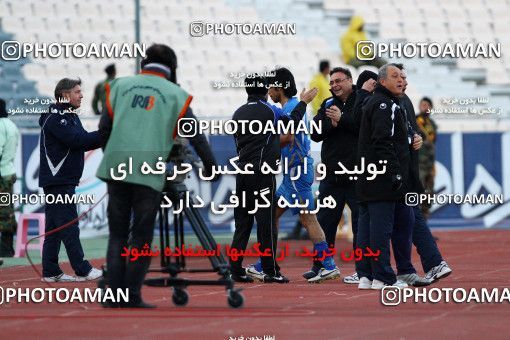 1174521, لیگ برتر فوتبال ایران، Persian Gulf Cup، Week 23، Second Leg، 2011/02/18، Tehran، Azadi Stadium، Esteghlal 3 - ۱ Naft Tehran