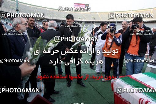 1176135, Tehran, Iran, لیگ برتر فوتبال ایران، Persian Gulf Cup، Week 24، Second Leg، Persepolis 3 v 1 Foulad Khouzestan on 2011/02/25 at Azadi Stadium